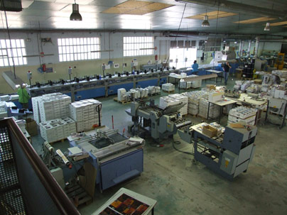 Panorámica del interior de la nave de Enquadernacions Rueda